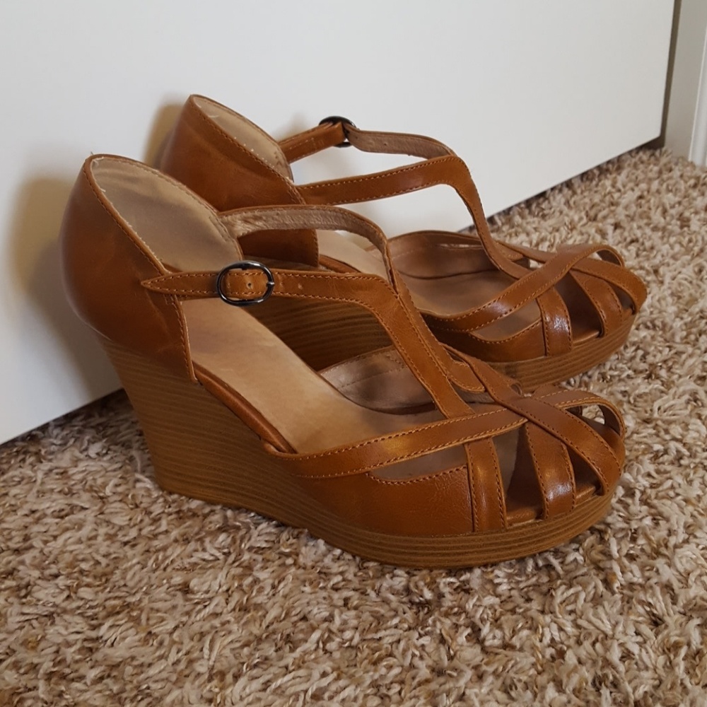 Nine West T-Strap Wedges size 8